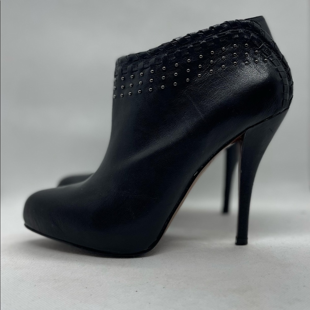 Enzo Angiolini Yasmin black leather shootie 9m